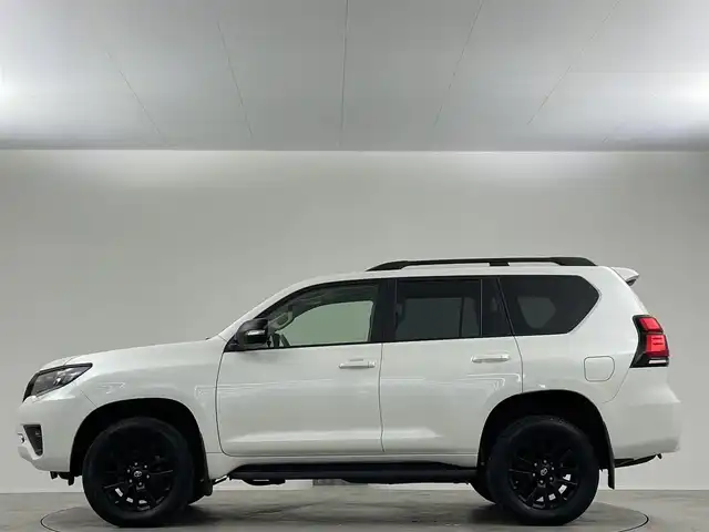 トヨタ ランドクルーザー プラド TX Lパッケージ マットブラED 埼玉県 2023(令5)年 2.9万km ホワイトパールクリスタルシャイン サンルーフ　純正９型ナビ　全方位　本革　ＢＳＭ　ビルトインＥＴＣ２．０　前後ドライブレコーダー　温シート　エアシート　追従走行　寒冷地仕様　ＢＴ　パワーシート　ルーフレール　ＬＥＤヘッドライト
