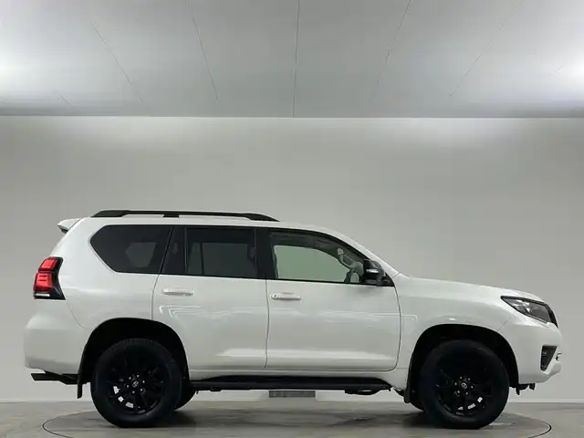 トヨタ ランドクルーザー プラド TX Lパッケージ マットブラED 埼玉県 2023(令5)年 2.9万km ホワイトパールクリスタルシャイン サンルーフ　純正９型ナビ　全方位　本革　ＢＳＭ　ビルトインＥＴＣ２．０　前後ドライブレコーダー　温シート　エアシート　追従走行　寒冷地仕様　ＢＴ　パワーシート　ルーフレール　ＬＥＤヘッドライト