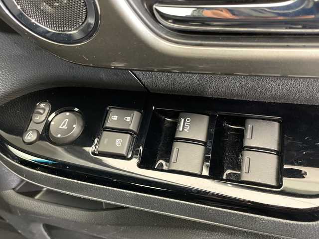 ホンダ Ｎ ＢＯＸ カスタム L スタイル+ブラック 栃木県 2022(令4)年 2.5万km プラチナホワイトパール ホンダセンシング/ブラック塗装14インチアルミ/オートリトラミラー/両側パワースライドドア/アレルクリーンプラスシート/ステアリングリモコン/プラズマクラスター/前席シートバックテーブル・シートヒーター/純正ナビ/(CD/DVD/フルセグTV/Bluetooth/MSV/SD)/バックカメラ/コーナーセンサー/禁煙車/オートライト/LEDヘッドライト/横滑り防止装置/フォグランプ/スマートキー/プッシュスタート/革巻きステアリング/ウィンカーミラー/電動格納ミラー/純正フロアマット