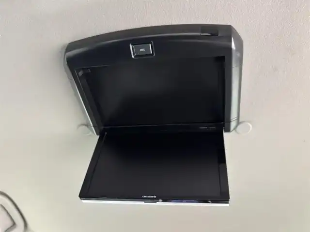 日産 セレナ ハイウェイスター Vセレクション 福岡県 2018(平30)年 5.7万km ブリリアントホワイトパール 後席モニター　/社外ナビ　/全方位カメラ/プロパイロット　/インテリジェントルームミラー　/エマージェンシーブレーキ　/両側パワースライドドア　/ＥＴＣ　/ドラレコ　/パーキングアシスト　/防水シート　/コーナーセンサー　/LEDライト　/アイドリングストップ　/横滑り防止装置　/WAC