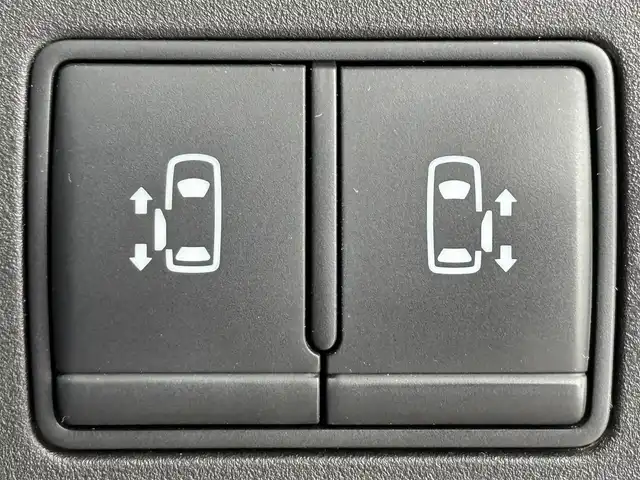 日産 セレナ ハイウェイスター Vセレクション 福岡県 2018(平30)年 5.7万km ブリリアントホワイトパール 後席モニター　/社外ナビ　/全方位カメラ/プロパイロット　/インテリジェントルームミラー　/エマージェンシーブレーキ　/両側パワースライドドア　/ＥＴＣ　/ドラレコ　/パーキングアシスト　/防水シート　/コーナーセンサー　/LEDライト　/アイドリングストップ　/横滑り防止装置　/WAC