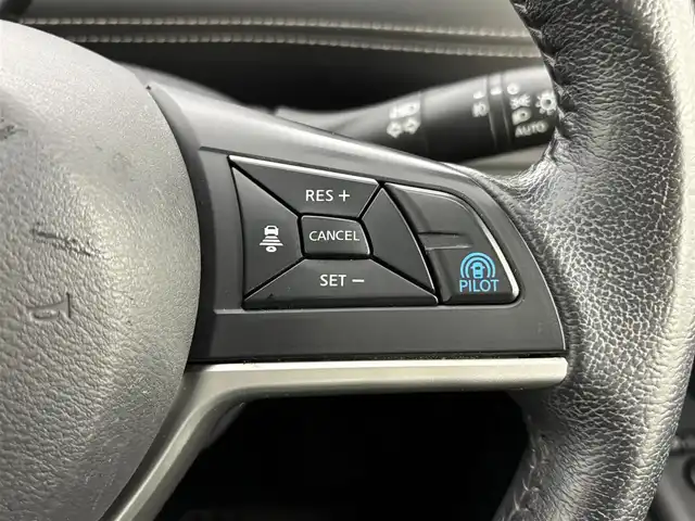 日産 セレナ ハイウェイスター Vセレクション 福岡県 2018(平30)年 5.7万km ブリリアントホワイトパール 後席モニター　/社外ナビ　/全方位カメラ/プロパイロット　/インテリジェントルームミラー　/エマージェンシーブレーキ　/両側パワースライドドア　/ＥＴＣ　/ドラレコ　/パーキングアシスト　/防水シート　/コーナーセンサー　/LEDライト　/アイドリングストップ　/横滑り防止装置　/WAC