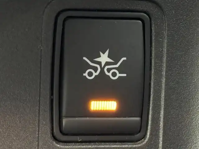 日産 セレナ ハイウェイスター Vセレクション 福岡県 2018(平30)年 5.7万km ブリリアントホワイトパール 後席モニター　/社外ナビ　/全方位カメラ/プロパイロット　/インテリジェントルームミラー　/エマージェンシーブレーキ　/両側パワースライドドア　/ＥＴＣ　/ドラレコ　/パーキングアシスト　/防水シート　/コーナーセンサー　/LEDライト　/アイドリングストップ　/横滑り防止装置　/WAC