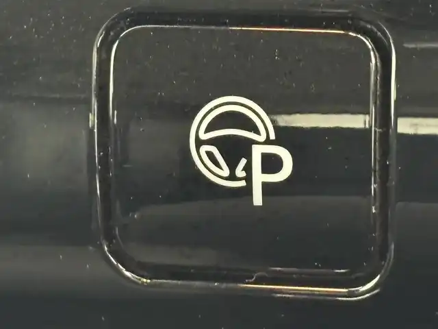 日産 セレナ ハイウェイスター Vセレクション 福岡県 2018(平30)年 5.7万km ブリリアントホワイトパール 後席モニター　/社外ナビ　/全方位カメラ/プロパイロット　/インテリジェントルームミラー　/エマージェンシーブレーキ　/両側パワースライドドア　/ＥＴＣ　/ドラレコ　/パーキングアシスト　/防水シート　/コーナーセンサー　/LEDライト　/アイドリングストップ　/横滑り防止装置　/WAC