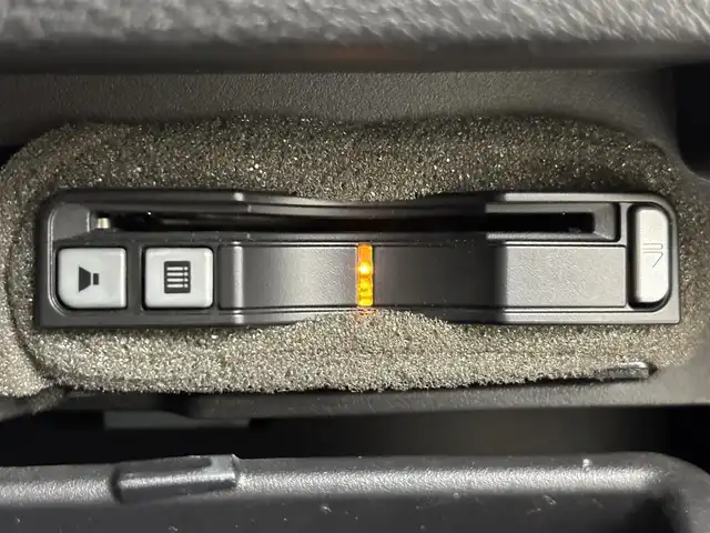 日産 セレナ ハイウェイスター Vセレクション 福岡県 2018(平30)年 5.7万km ブリリアントホワイトパール 後席モニター　/社外ナビ　/全方位カメラ/プロパイロット　/インテリジェントルームミラー　/エマージェンシーブレーキ　/両側パワースライドドア　/ＥＴＣ　/ドラレコ　/パーキングアシスト　/防水シート　/コーナーセンサー　/LEDライト　/アイドリングストップ　/横滑り防止装置　/WAC