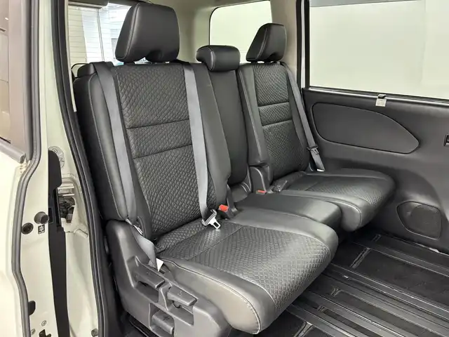 日産 セレナ ハイウェイスター Vセレクション 福岡県 2018(平30)年 5.7万km ブリリアントホワイトパール 後席モニター　/社外ナビ　/全方位カメラ/プロパイロット　/インテリジェントルームミラー　/エマージェンシーブレーキ　/両側パワースライドドア　/ＥＴＣ　/ドラレコ　/パーキングアシスト　/防水シート　/コーナーセンサー　/LEDライト　/アイドリングストップ　/横滑り防止装置　/WAC