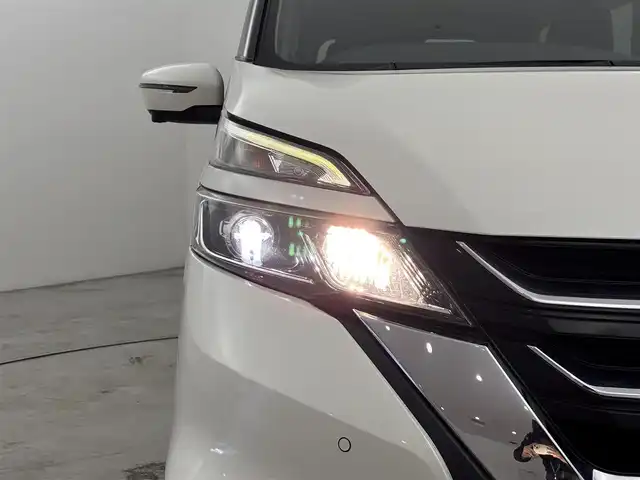 日産 セレナ ハイウェイスター Vセレクション 福岡県 2018(平30)年 5.7万km ブリリアントホワイトパール 後席モニター　/社外ナビ　/全方位カメラ/プロパイロット　/インテリジェントルームミラー　/エマージェンシーブレーキ　/両側パワースライドドア　/ＥＴＣ　/ドラレコ　/パーキングアシスト　/防水シート　/コーナーセンサー　/LEDライト　/アイドリングストップ　/横滑り防止装置　/WAC