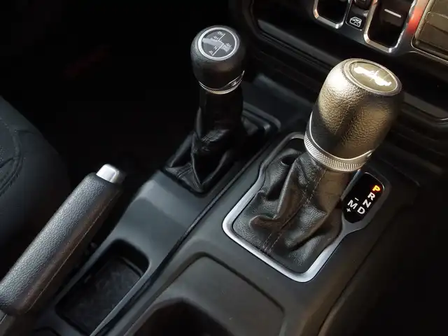 クライスラー・ジープ ラングラー アンリミテッド スポーツ 埼玉県 2021(令3)年 3.8万km グレー ワンオーナー/アダプティブクルーズコントロール/CarPlay/パークセンサー/ブラインドスポットモニター/バック/サイドカメラ/タッチパネルオーディオ/ETC/Bluetooth/LEDヘッドライト/アイドリングストップシステム/純正17インチアルミホイール/スマートキー