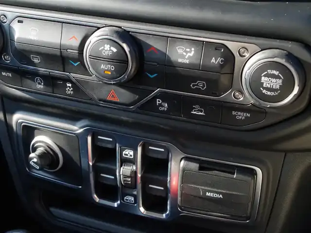 クライスラー・ジープ ラングラー アンリミテッド スポーツ 埼玉県 2021(令3)年 3.8万km グレー ワンオーナー/アダプティブクルーズコントロール/CarPlay/パークセンサー/ブラインドスポットモニター/バック/サイドカメラ/タッチパネルオーディオ/ETC/Bluetooth/LEDヘッドライト/アイドリングストップシステム/純正17インチアルミホイール/スマートキー