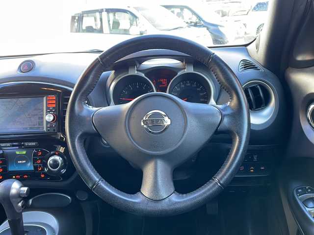 日産 ジューク 15RX Vセレクション 宮崎県 2015(平27)年 11.5万km ブリリアントホワイトパール 社外ナビ Bluetooth CDチェンジャー バックカメラ フルセグTV ETC アイドリングストップ 純正フロアマット 純正アルミホイール パワーステアリング パワーウィンドウ プッシュスタート