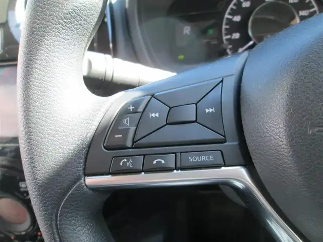 日産 ノート e－パワー X 千葉県 2018(平30)年 6.7万km ブリリアントホワイトパール ワンオーナー/純正SDナビ、フルセグTV/アランドビューモニター/純正オーディオ【CD/DVD/SD/BT】/エマージェンシーブレーキ/社外14インチアルミホイール/　（純正AW夏タイヤ５部山有り）/前方ドライブレコーダー/横滑り防止装置/ETC/インテリジェントキー/純正マット/純正ドアバイザー/新車整備手帳/取扱説明書/スペアキー