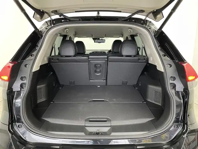 日産 エクストレイル 20Xi Vセレクション 埼玉県 2020(令2)年 3万km ダイヤモンドブラック プロパイロット/純正９インチナビ/フルセグTV/CD/DVD/Bluetooth/アラウンドビューモニター/ビルトインＥＴＣ/ドライブレコーダー/レーダークルーズコントロール/インテリジェントルームミラー/シートヒーター/ベンチレーション/ルーフレール/パワーバックドア/純正アルミホイール/オートライト/ＬＥＤヘッドライト