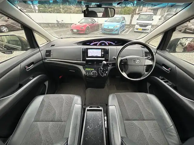 トヨタ エスティマ アエラス プレミアムエディション 東京都 2016(平28)年 8.5万km ブラック ワンオーナー/carrozeria7インチメモリナビ(AVIC-RW99)/・DVD/CD/フルセグTV/Bluetooth接続/AUX/USB/バックカメラ/両側パワースライドドア/収納3列シート/オットマン/運転席パワーシート/クルーズコントロール/スペアキー/保証書/取扱説明書