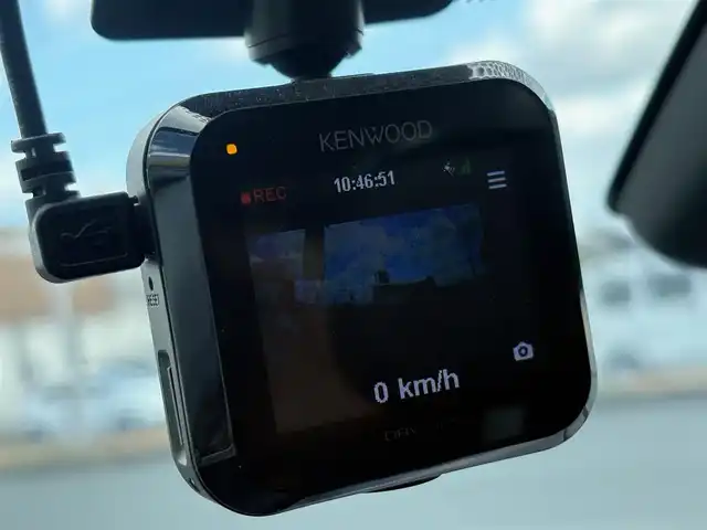 トヨタ プリウス Sツーリングセレクション 静岡県 2020(令2)年 6万km アティチュードブラックマイカ ワンオーナー/車検令和10年1月26日まで/Stradaナビ　CN-RA07WD/(CD/DVD/BT/SD/フルセグTV)/ステアリングリモコン/バックカメラ/外装メッキガーニッシュ/運転席・運転席後ろカーテン/AC100/ウィンカーミラー/リアスポイラー/純正マット・バイザー/ビルトインETC/社外ドラレコ(DRV-355)/取説・保証書