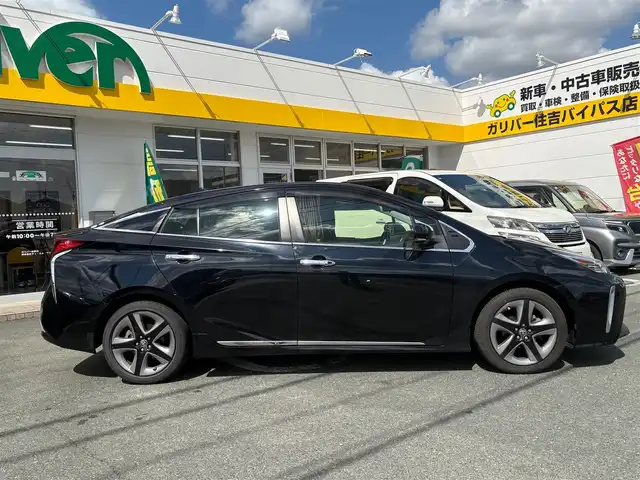 トヨタ プリウス Sツーリングセレクション 静岡県 2020(令2)年 6万km アティチュードブラックマイカ ワンオーナー/車検令和10年1月26日まで/Stradaナビ　CN-RA07WD/(CD/DVD/BT/SD/フルセグTV)/ステアリングリモコン/バックカメラ/外装メッキガーニッシュ/運転席・運転席後ろカーテン/AC100/ウィンカーミラー/リアスポイラー/純正マット・バイザー/ビルトインETC/社外ドラレコ(DRV-355)/取説・保証書