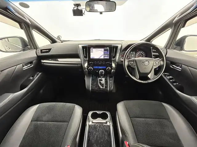 トヨタ アルファード S タイプゴールド 熊本県 2021(令3)年 5.8万km ブラック 禁煙車/純正ナビ（フルセグTV・CD・DVD・BT・USB・Applecarplay・AndroidAuto）/純正フリップダウンモニター/バックカメラ/社外前後ドライブレコーダー（CS-91FH）/ビルトインＥＴＣ２，０/アダプティブクルーズコントロール/衝突軽減ブレーキ/車線逸脱警報/先行車発進お知らせ機能/ロードサインアシスト/駐車時支援パーキングサポートシステム/パワーバックドア/両側パワースライドドア/前後クリアランスソナー/AC100V/ハーフレザーシート/純正フロアマット/純正18インチAW/オートライト/オートハイビーム/LEDライト/フォグライト/スマートキー/プッシュスタート/スペアキー1本