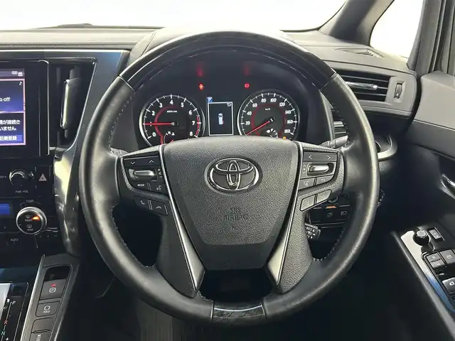 トヨタ アルファード S タイプゴールド 熊本県 2021(令3)年 5.8万km ブラック 禁煙車/純正ナビ（フルセグTV・CD・DVD・BT・USB・Applecarplay・AndroidAuto）/純正フリップダウンモニター/バックカメラ/社外前後ドライブレコーダー（CS-91FH）/ビルトインＥＴＣ２，０/アダプティブクルーズコントロール/衝突軽減ブレーキ/車線逸脱警報/先行車発進お知らせ機能/ロードサインアシスト/駐車時支援パーキングサポートシステム/パワーバックドア/両側パワースライドドア/前後クリアランスソナー/AC100V/ハーフレザーシート/純正フロアマット/純正18インチAW/オートライト/オートハイビーム/LEDライト/フォグライト/スマートキー/プッシュスタート/スペアキー1本