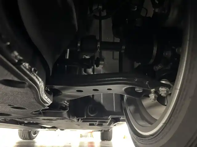 レクサス ＥＳ 300h バージョンL 三重県 2022(令4)年 0.9万km グラファイトブラックガラスフレーク ハイブリッド/FF/MTモード付フロアCVT/12.3インチナビ/（AM/FM/USB/Bluetooth/Miracast/TV/CarPlay/AndroidAuto）/パノラミックビューモニター/【OP】マークレビンソン プレミアムサラウンドサウンドシステム/ドラレコ 前後/ETC2.0/Lexus Safety System＋/●プリクラッシュセーフティ/●レーントレーシングアシスト/●レーダークルコン/●ブレードスキャンアダプティブハイビーム/●ロードサインアシスト/●ドライバー異常時対応システム/・ブラインドスポットモニター/・パーキングサポートブレーキ（静止物、後方接近車両＆歩行者）/・ITS Connect/・三眼フルLEDヘッドランプ/・【OP】デジタルインナーミラー/装備/・内装色『モーヴ』本革/・シートヒーター（ALL）/ベンチレーション（D/N）/ハンドルヒーター/・4wayランバーサポート付パワーシート（D10way/N8way）/・後席電動リクライニング/・3席独立温度調整オートエアコン/・ムーンルーフ/・電動リヤガラスサンシェード/・AC100Vコンセント（2ヶ・1500W）/・ハンズフリーパワートランク/・カラーヘッドアップディスプレイ/・ノイズリダクション 18インチAW/など