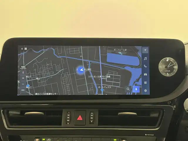 レクサス ＥＳ 300h バージョンL 三重県 2022(令4)年 0.9万km グラファイトブラックガラスフレーク ハイブリッド/FF/MTモード付フロアCVT/12.3インチナビ/（AM/FM/USB/Bluetooth/Miracast/TV/CarPlay/AndroidAuto）/パノラミックビューモニター/【OP】マークレビンソン プレミアムサラウンドサウンドシステム/ドラレコ 前後/ETC2.0/Lexus Safety System＋/●プリクラッシュセーフティ/●レーントレーシングアシスト/●レーダークルコン/●ブレードスキャンアダプティブハイビーム/●ロードサインアシスト/●ドライバー異常時対応システム/・ブラインドスポットモニター/・パーキングサポートブレーキ（静止物、後方接近車両＆歩行者）/・ITS Connect/・三眼フルLEDヘッドランプ/・【OP】デジタルインナーミラー/装備/・内装色『モーヴ』本革/・シートヒーター（ALL）/ベンチレーション（D/N）/ハンドルヒーター/・4wayランバーサポート付パワーシート（D10way/N8way）/・後席電動リクライニング/・3席独立温度調整オートエアコン/・ムーンルーフ/・電動リヤガラスサンシェード/・AC100Vコンセント（2ヶ・1500W）/・ハンズフリーパワートランク/・カラーヘッドアップディスプレイ/・ノイズリダクション 18インチAW/など