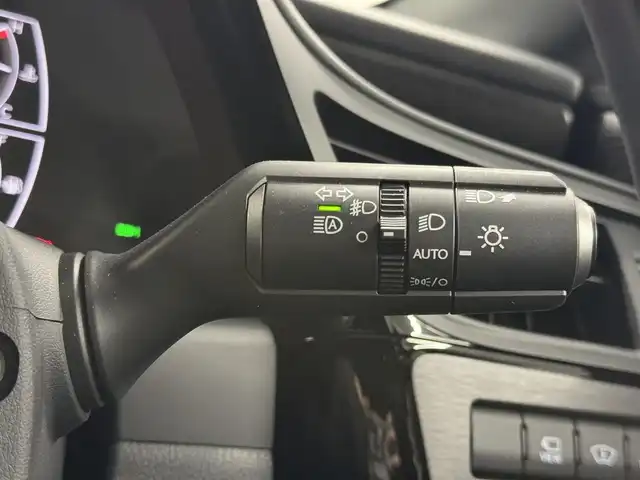 レクサス ＥＳ 300h バージョンL 三重県 2022(令4)年 0.9万km グラファイトブラックガラスフレーク ハイブリッド/FF/MTモード付フロアCVT/12.3インチナビ/（AM/FM/USB/Bluetooth/Miracast/TV/CarPlay/AndroidAuto）/パノラミックビューモニター/【OP】マークレビンソン プレミアムサラウンドサウンドシステム/ドラレコ 前後/ETC2.0/Lexus Safety System＋/●プリクラッシュセーフティ/●レーントレーシングアシスト/●レーダークルコン/●ブレードスキャンアダプティブハイビーム/●ロードサインアシスト/●ドライバー異常時対応システム/・ブラインドスポットモニター/・パーキングサポートブレーキ（静止物、後方接近車両＆歩行者）/・ITS Connect/・三眼フルLEDヘッドランプ/・【OP】デジタルインナーミラー/装備/・内装色『モーヴ』本革/・シートヒーター（ALL）/ベンチレーション（D/N）/ハンドルヒーター/・4wayランバーサポート付パワーシート（D10way/N8way）/・後席電動リクライニング/・3席独立温度調整オートエアコン/・ムーンルーフ/・電動リヤガラスサンシェード/・AC100Vコンセント（2ヶ・1500W）/・ハンズフリーパワートランク/・カラーヘッドアップディスプレイ/・ノイズリダクション 18インチAW/など