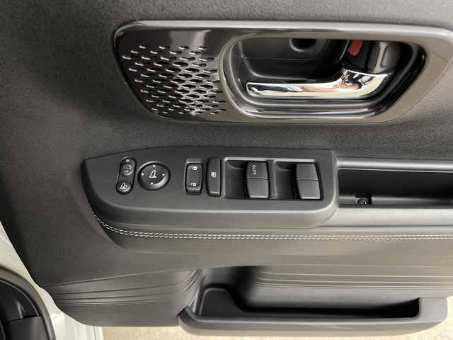 ホンダ Ｎ ＢＯＸ カスタム ターボ コーディネートS 鹿児島県 2024(令6)年 2.3万km プラチナホワイトパール 純正SDナビ/(BT/CD/DVD/AM/FM/フルセグTV)/ワンオーナー/ホンダセンシング/両側パワースライドドア/アイドリングストップ/パドルシフト/ターボ/レーダークルーズコントロール/レーンキープアシスト/ETC/バックカメラ/前方ドライブレコーダー/チップアップシート/前席シートヒーター/純正15インチアルミホイール/コーナーセンサー/オートマチックハイビーム/LEDヘッドライト/ハーフレザーシート/リアサンシェード