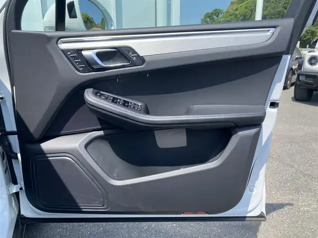 ポルシェ ポルシェ マカン S 福岡県 2022(令4)年 3.5万km ピュアホワイト ワンオーナー　スポーツクロノＰＫＧ　ＰＡＳＭ　ディーラー整備記録簿付Ｒ４／５／７　純正２１インチスパイダーホイル　禁煙車　黒革シート　ＡＣＣ　ＬＫＡ　ＢＳＭ　全方位カメラ　ｃａｒｐｌａｙ　ＬＥＤ