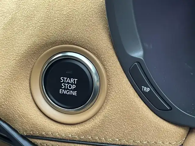 マツダ ＣＸ－６０ XD HV プレミアムスポーツ 福井県 2022(令4)年 1.8万km ロジウムホワイトプレミアムメタリック 純正ナビ　/(Bluetooth/HDMI/USB/AM/FM)/地デジフルセグ/i-ACTIVSENSE/サンルーフ/ETC/レーダークルーズコントロール/バックカメラ/アラウンドビューモニター/パワーバックドア/ステアリングリモコン/シートメモリー機能/前席シートヒーター・ベンチレーション/後席シートヒーター/ステアリングヒーター/プッシュスタート/ドライブモードセレクト/アイドリングストップ/電子パーキングシステム/オートブレーキホールド/BOSEプレミアムサウンド/ブラインドスポットモニター/純正20インチアルミホイール/ヘッドライトウォッシャー/ウィンカーミラー/オートHIDヘッドライト/オートマチックハイビーム/本革巻きステアリング/AC100V/純正ドアバイザー/純正フロアマット/レザーシート/トノカバー/ダブル・サイド・エアバッグ