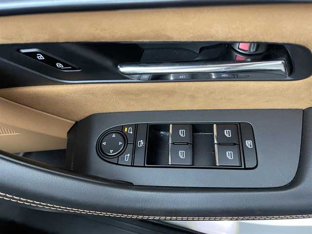 マツダ ＣＸ－６０ XD HV プレミアムスポーツ 福井県 2022(令4)年 1.8万km ロジウムホワイトプレミアムメタリック 純正ナビ　/(Bluetooth/HDMI/USB/AM/FM)/地デジフルセグ/i-ACTIVSENSE/サンルーフ/ETC/レーダークルーズコントロール/バックカメラ/アラウンドビューモニター/パワーバックドア/ステアリングリモコン/シートメモリー機能/前席シートヒーター・ベンチレーション/後席シートヒーター/ステアリングヒーター/プッシュスタート/ドライブモードセレクト/アイドリングストップ/電子パーキングシステム/オートブレーキホールド/BOSEプレミアムサウンド/ブラインドスポットモニター/純正20インチアルミホイール/ヘッドライトウォッシャー/ウィンカーミラー/オートHIDヘッドライト/オートマチックハイビーム/本革巻きステアリング/AC100V/純正ドアバイザー/純正フロアマット/レザーシート/トノカバー/ダブル・サイド・エアバッグ