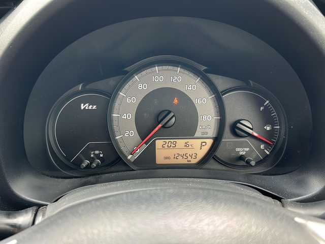 トヨタ ヴィッツ F 青森県 2014(平26)年 12.5万km スーパーホワイトⅡ 4WD/純正SDナビ・ワンセグTV/Bluetooth/バックカメラ/社外エンジンスターター/キーレスキー/ビルトインETC/前方ドライブレコーダー/盗難防止システム/ビルドインETC/保証書・取説書