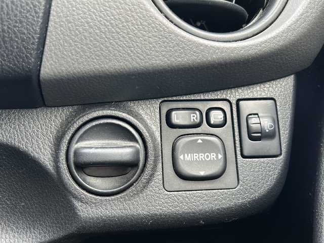 トヨタ ヴィッツ F 青森県 2014(平26)年 12.5万km スーパーホワイトⅡ 4WD/純正SDナビ・ワンセグTV/Bluetooth/バックカメラ/社外エンジンスターター/キーレスキー/ビルトインETC/前方ドライブレコーダー/盗難防止システム/ビルドインETC/保証書・取説書