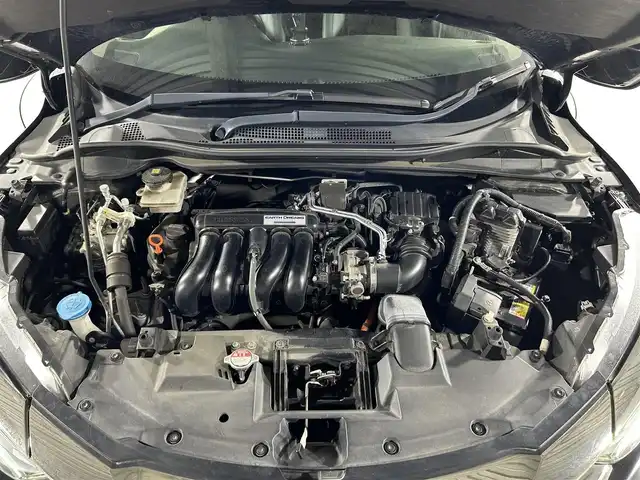 ホンダ ヴェゼル ハイブリッド Z ホンダセンシング 佐賀県 2018(平30)年 12万km クリスタルブラックパール 純正9インチナビ/ＡＭ/ＦＭ/CD/DVD/Bluetooth/フルセグTV/バックカメラ/レーダークルーズコントロール/衝突被害軽減システム/レーンアシスト/シートヒーター/ビルトインETC/ハーフレザーシート/LEDヘッドライト/フォグランプ/オートエアコン/盗難防止装置/横滑り防止装置/車線逸脱警報/オートライト/オートマチックハイビーム/スマートキー/プッシュスタート/電子パーキング/オートブレーキホールド/純正フロアマット/純正1７インチアルミホイール	/ステアリングスイッチ/電動格納ミラー/アイドリングストップ