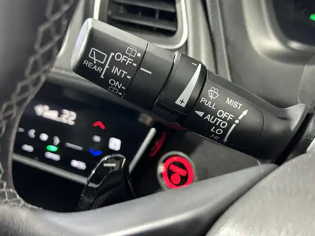 ホンダ ヴェゼル ハイブリッド Z ホンダセンシング 佐賀県 2018(平30)年 12万km クリスタルブラックパール 純正9インチナビ/ＡＭ/ＦＭ/CD/DVD/Bluetooth/フルセグTV/バックカメラ/レーダークルーズコントロール/衝突被害軽減システム/レーンアシスト/シートヒーター/ビルトインETC/ハーフレザーシート/LEDヘッドライト/フォグランプ/オートエアコン/盗難防止装置/横滑り防止装置/車線逸脱警報/オートライト/オートマチックハイビーム/スマートキー/プッシュスタート/電子パーキング/オートブレーキホールド/純正フロアマット/純正1７インチアルミホイール	/ステアリングスイッチ/電動格納ミラー/アイドリングストップ