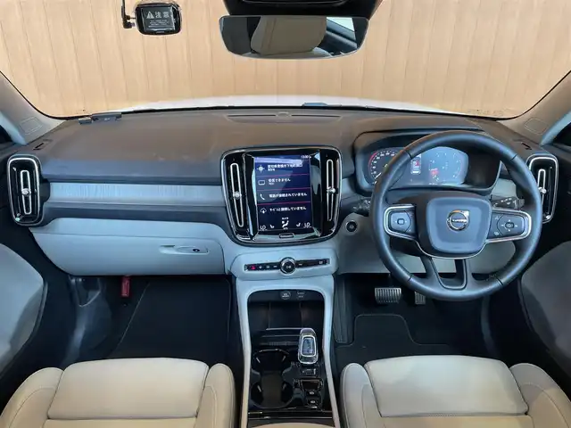 ボルボ ＸＣ４０ T4 AWD インスクリプション 愛知県 2019(令1)年 4.1万km クリスタルホワイトP 純正ナビ /フルセグTV /360度カメラ /harman/kardon /白革シート /シートヒーター/ステアリングヒーター /パノラマサンルーフ /パワーテールゲート /クリスタルシフト /ACC /LKA /BSM /純正19アルミホイール/LEDヘッドライト/オートライト/スマートキー