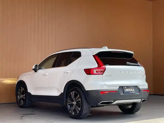 ボルボ ＸＣ４０ T4 AWD インスクリプション 愛知県 2019(令1)年 4.1万km クリスタルホワイトP 純正ナビ /フルセグTV /360度カメラ /harman/kardon /白革シート /シートヒーター/ステアリングヒーター /パノラマサンルーフ /パワーテールゲート /クリスタルシフト /ACC /LKA /BSM /純正19アルミホイール/LEDヘッドライト/オートライト/スマートキー