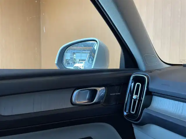 ボルボ ＸＣ４０ T4 AWD インスクリプション 愛知県 2019(令1)年 4.1万km クリスタルホワイトP 純正ナビ /フルセグTV /360度カメラ /harman/kardon /白革シート /シートヒーター/ステアリングヒーター /パノラマサンルーフ /パワーテールゲート /クリスタルシフト /ACC /LKA /BSM /純正19アルミホイール/LEDヘッドライト/オートライト/スマートキー