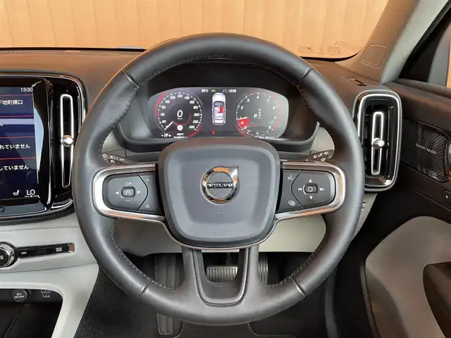 ボルボ ＸＣ４０ T4 AWD インスクリプション 愛知県 2019(令1)年 4.1万km クリスタルホワイトP 純正ナビ /フルセグTV /360度カメラ /harman/kardon /白革シート /シートヒーター/ステアリングヒーター /パノラマサンルーフ /パワーテールゲート /クリスタルシフト /ACC /LKA /BSM /純正19アルミホイール/LEDヘッドライト/オートライト/スマートキー