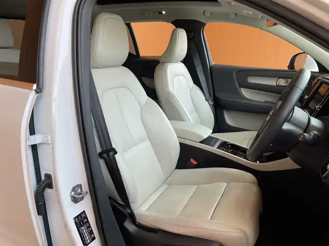 ボルボ ＸＣ４０ T4 AWD インスクリプション 愛知県 2019(令1)年 4.1万km クリスタルホワイトP 純正ナビ /フルセグTV /360度カメラ /harman/kardon /白革シート /シートヒーター/ステアリングヒーター /パノラマサンルーフ /パワーテールゲート /クリスタルシフト /ACC /LKA /BSM /純正19アルミホイール/LEDヘッドライト/オートライト/スマートキー