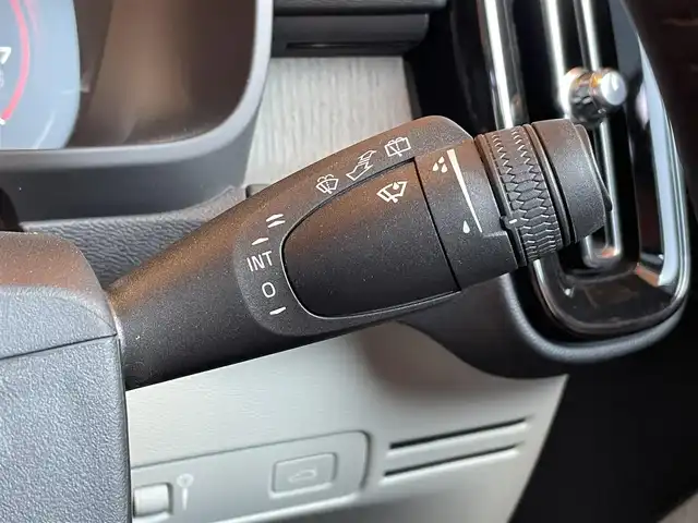 ボルボ ＸＣ４０ T4 AWD インスクリプション 愛知県 2019(令1)年 4.1万km クリスタルホワイトP 純正ナビ /フルセグTV /360度カメラ /harman/kardon /白革シート /シートヒーター/ステアリングヒーター /パノラマサンルーフ /パワーテールゲート /クリスタルシフト /ACC /LKA /BSM /純正19アルミホイール/LEDヘッドライト/オートライト/スマートキー