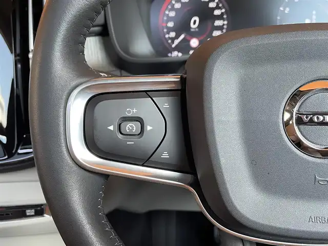 ボルボ ＸＣ４０ T4 AWD インスクリプション 愛知県 2019(令1)年 4.1万km クリスタルホワイトP 純正ナビ /フルセグTV /360度カメラ /harman/kardon /白革シート /シートヒーター/ステアリングヒーター /パノラマサンルーフ /パワーテールゲート /クリスタルシフト /ACC /LKA /BSM /純正19アルミホイール/LEDヘッドライト/オートライト/スマートキー