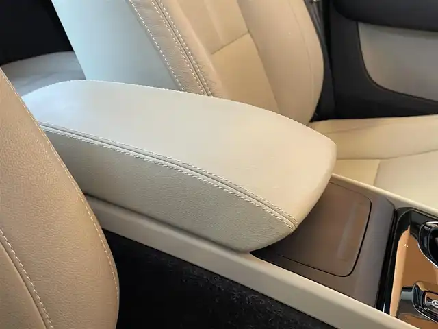 ボルボ ＸＣ４０ T4 AWD インスクリプション 愛知県 2019(令1)年 4.1万km クリスタルホワイトP 純正ナビ /フルセグTV /360度カメラ /harman/kardon /白革シート /シートヒーター/ステアリングヒーター /パノラマサンルーフ /パワーテールゲート /クリスタルシフト /ACC /LKA /BSM /純正19アルミホイール/LEDヘッドライト/オートライト/スマートキー