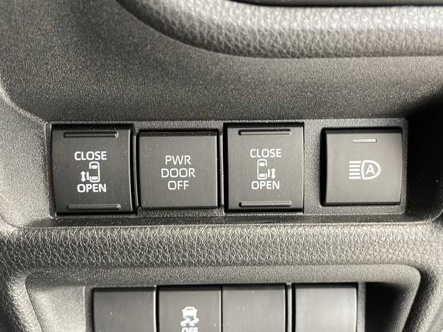 トヨタ シエンタ ハイブリッド Z 愛知県 2025(令7)年 0.5万km ベージュ 衝突被害軽減ブレーキ/純正10インチディスプレイオーディオナビ（あり）/両側パワースライドドア/レーダークルーズコントロール/フルセグTV/Bluetooth/バックカメラ/コーナーセンサー/ETC2.0/ブラインドスポットモニター/LEDヘッドライト/オートマチックハイビーム/ドライブレコーダー/ステアリングスイッチ/スマートキー/プッシュスタート