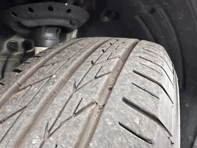 ホンダ フリード G ブラックスタイル 宮城県 2023(令5)年 0.9万km シルバーミストグリーンM BLACK STYLE専用装備/●フロントグリルガーニッシュ＆フロントグリル/●LEDヘッドライト＋LEDアクティブコーナリングライト/●ドアミラー（クリスタルブラック・パール）/●アウタードアハンドル（クリスタルブラック・パール）/●ブラック ファブリックシート＆ブラック インテリア/●15インチアルミホイール（ブラック）/●LEDハイマウント・ストップランプ（クリアタイプ）/●リアライセンスガーニッシュ/ホンダセンシング/・衝突軽減ブレーキ/・歩行者事故低減ステアリング/・アダプティブクルーズコントロール/・車線維持支援システム/・路外逸脱抑制機能/・誤発進抑制機能/・先行車発進お知らせ機能/・標識認識機能/・マルチインフォメーションディスプレイ/純正9インチナビ（VXM-247VFNi）/・CD/DVD/・Bluetooth/・フルセグTV/バックカメラ/前席シートヒーター/ロールサンシェード（リアドア）/両側パワースライドドア/スマートキー＆プッシュスタート/電動格納ミラー/純正15インチAW/純正フロアマット/ドアバイザー