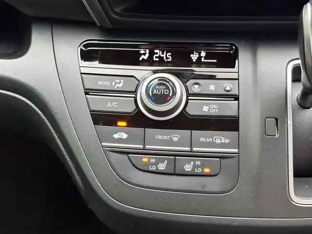 ホンダ フリード G ブラックスタイル 宮城県 2023(令5)年 0.9万km シルバーミストグリーンM BLACK STYLE専用装備/●フロントグリルガーニッシュ＆フロントグリル/●LEDヘッドライト＋LEDアクティブコーナリングライト/●ドアミラー（クリスタルブラック・パール）/●アウタードアハンドル（クリスタルブラック・パール）/●ブラック ファブリックシート＆ブラック インテリア/●15インチアルミホイール（ブラック）/●LEDハイマウント・ストップランプ（クリアタイプ）/●リアライセンスガーニッシュ/ホンダセンシング/・衝突軽減ブレーキ/・歩行者事故低減ステアリング/・アダプティブクルーズコントロール/・車線維持支援システム/・路外逸脱抑制機能/・誤発進抑制機能/・先行車発進お知らせ機能/・標識認識機能/・マルチインフォメーションディスプレイ/純正9インチナビ（VXM-247VFNi）/・CD/DVD/・Bluetooth/・フルセグTV/バックカメラ/前席シートヒーター/ロールサンシェード（リアドア）/両側パワースライドドア/スマートキー＆プッシュスタート/電動格納ミラー/純正15インチAW/純正フロアマット/ドアバイザー