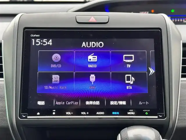 ホンダ フリード G ブラックスタイル 宮城県 2023(令5)年 0.9万km シルバーミストグリーンM BLACK STYLE専用装備/●フロントグリルガーニッシュ＆フロントグリル/●LEDヘッドライト＋LEDアクティブコーナリングライト/●ドアミラー（クリスタルブラック・パール）/●アウタードアハンドル（クリスタルブラック・パール）/●ブラック ファブリックシート＆ブラック インテリア/●15インチアルミホイール（ブラック）/●LEDハイマウント・ストップランプ（クリアタイプ）/●リアライセンスガーニッシュ/ホンダセンシング/・衝突軽減ブレーキ/・歩行者事故低減ステアリング/・アダプティブクルーズコントロール/・車線維持支援システム/・路外逸脱抑制機能/・誤発進抑制機能/・先行車発進お知らせ機能/・標識認識機能/・マルチインフォメーションディスプレイ/純正9インチナビ（VXM-247VFNi）/・CD/DVD/・Bluetooth/・フルセグTV/バックカメラ/前席シートヒーター/ロールサンシェード（リアドア）/両側パワースライドドア/スマートキー＆プッシュスタート/電動格納ミラー/純正15インチAW/純正フロアマット/ドアバイザー