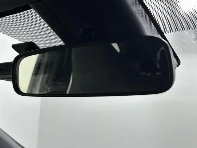 トヨタ ヤリス ハイブリッド X 佐賀県 2020(令2)年 6.8万km スーパーホワイトⅡ 純正7インチディスプレイオーディオナビ/Bluetooth/バックカメラ/ビルトインETC/前方ドライブレコーダー/レーダークルーズコントロール/トヨタセーフティーセンス/プリクラッシュセーフティー/レーントレーシングアラート/パーキングサポートブレーキ/クリアランスソナー/ロードサインアシスト/オートハイビーム/ライトレベライザー/純正フロアマット