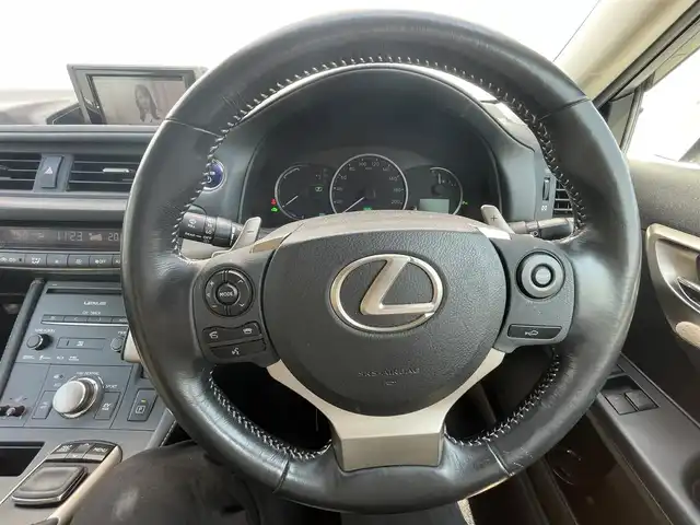 レクサス ＣＴ 200h バージョンC 千葉県 2015(平27)年 5万km ソニッククォーツ 純正７インチＳＤナビ/フルセグＴＶ/Ｂｌｕｅｔｏｏｔｈ/バックカメラ/ＥＴＣ２．０/レーダークルーズコントロール/Ｆスポーツ用グリル/コーナーセンサー/シートヒーター/パワーシート/パドルシフト