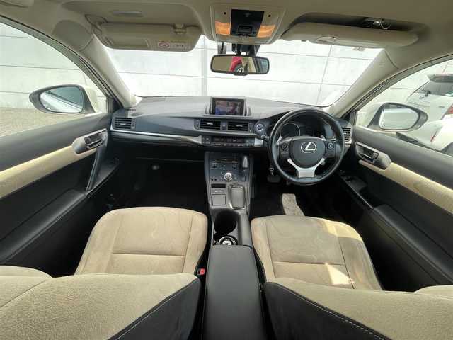 レクサス ＣＴ 200h バージョンC 兵庫県 2015(平27)年 5万km ソニッククォーツ 純正７インチＳＤナビ/フルセグＴＶ/Ｂｌｕｅｔｏｏｔｈ/バックカメラ/ＥＴＣ２．０/レーダークルーズコントロール/Ｆスポーツ用グリル/コーナーセンサー/シートヒーター/パワーシート/パドルシフト