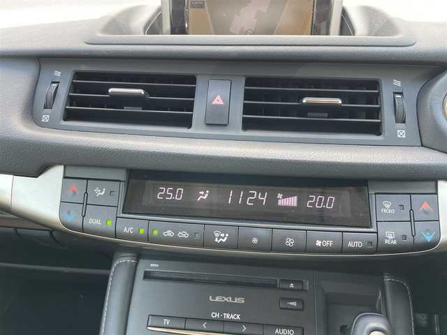 レクサス ＣＴ 200h バージョンC 兵庫県 2015(平27)年 5万km ソニッククォーツ 純正７インチＳＤナビ/フルセグＴＶ/Ｂｌｕｅｔｏｏｔｈ/バックカメラ/ＥＴＣ２．０/レーダークルーズコントロール/Ｆスポーツ用グリル/コーナーセンサー/シートヒーター/パワーシート/パドルシフト