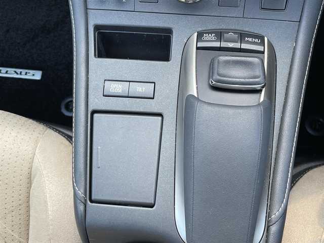 レクサス ＣＴ 200h バージョンC 兵庫県 2015(平27)年 5万km ソニッククォーツ 純正７インチＳＤナビ/フルセグＴＶ/Ｂｌｕｅｔｏｏｔｈ/バックカメラ/ＥＴＣ２．０/レーダークルーズコントロール/Ｆスポーツ用グリル/コーナーセンサー/シートヒーター/パワーシート/パドルシフト