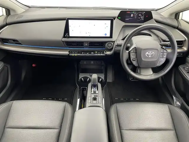 トヨタ プリウス Z 富山県 2024(令6)年 1.6万km プラチナホワイトパールマイカ 12.3インチDA（AM/FM/BT/USB）/・ナビ機能有/・AppleCarplay/・AndroidAuto/フルセグTV（キャンセラー付）/全方位カメラ/プリクラッシュセーフティシステム/レーンキープアシスト/レーダークルーズコントロール/クリアランスソナー/パーキングアシスト/BSM/PDA/RCTA/RCD/PKSB/RSA/LCA/FCTA/安心降車アシスト/周辺車両接近時サポート/後方車両接近告知/ドライブレコーダー/レザーシート/D席メモリ付パワーシート/前席シートヒーター/前席エアシート/ハンドルヒーター/ビルトインETC2.0/ワイヤレス充電/100V電源/横滑り防止装置/コーナーセンサー/パーキングアシスト/電動リアゲート/電格ウィンカーミラー/電動パーキングブレーキ/オートブレーキホールド/LEDヘッドライト/フォグランプ/プッシュスタート/スマートキー/保証書/取扱説明書